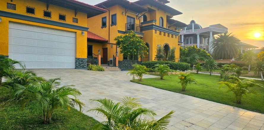 Villa in Hua Hin, Thailand 4 Schlafzimmer № 221819