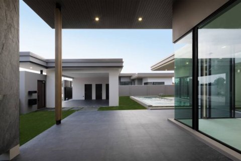 Villa in Pattaya, Thailand 3 bedrooms № 176823 - photo 10