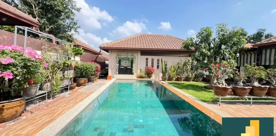 Casa de 3 dormitorios en Pattaya, Tailandia № 210833