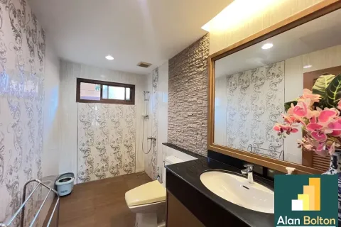Casa de 3 dormitorios en Pattaya, Tailandia № 210833 - foto 10