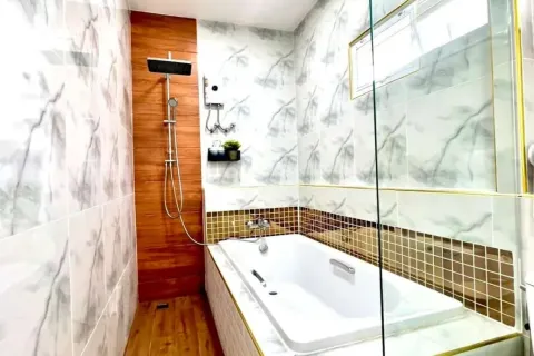 Casa de 3 dormitorios en Jomtien Beach, Pattaya, Tailandia № 210835 - foto 16
