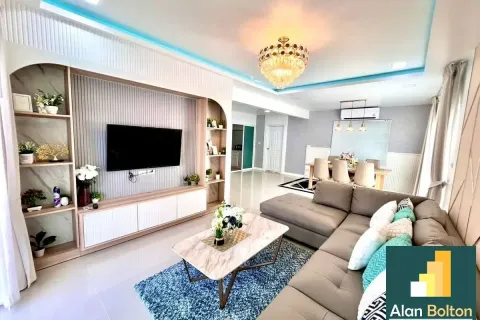 Casa de 3 dormitorios en Jomtien Beach, Pattaya, Tailandia № 210835 - foto 8