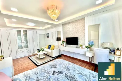 Casa de 3 dormitorios en Jomtien Beach, Pattaya, Tailandia № 210835 - foto 13