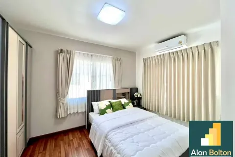 Casa de 3 dormitorios en Jomtien Beach, Pattaya, Tailandia № 210835 - foto 15