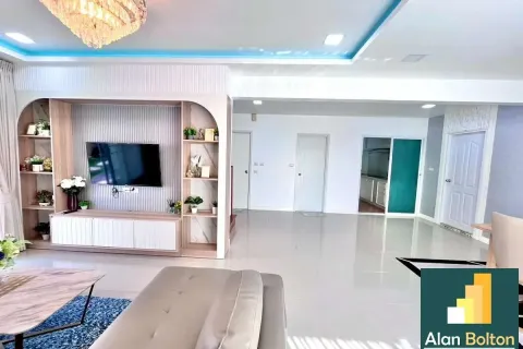Casa de 3 dormitorios en Jomtien Beach, Pattaya, Tailandia № 210835 - foto 10