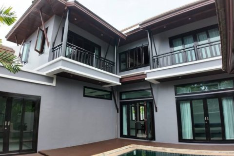 Вилла в Чалонге, Таиланд с 4 спальнями  № 115471 - фото 1