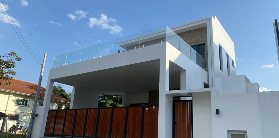 Вилла в Чиангмае, Таиланд с 4 спальнями  № 138919