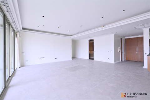 Condo in Bangkok, Thailand, 2 bedrooms № 189763 - photo 6