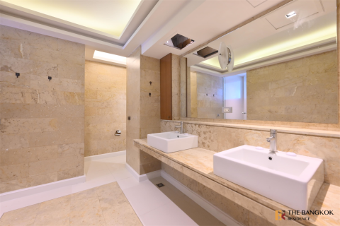 Condo in Bangkok, Thailand, 2 bedrooms № 189763 - photo 4