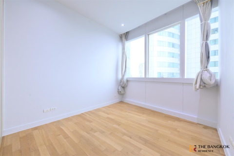 Condo in Bangkok, Thailand, 3 bedrooms  № 189766 - photo 8