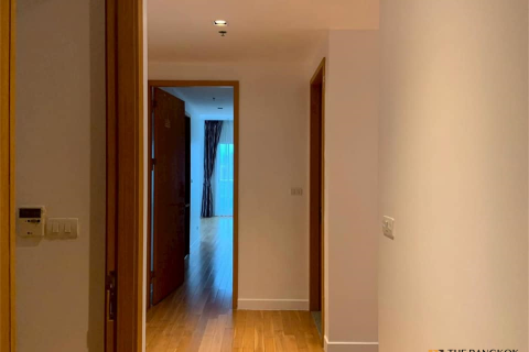 Condo in Bangkok, Thailand, 3 bedrooms  № 189766 - photo 3