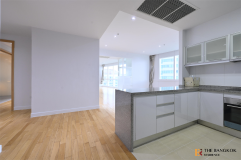 Condo in Bangkok, Thailand, 3 bedrooms  № 189766 - photo 2