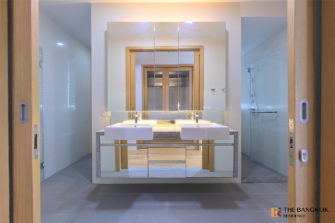 Condo in Bangkok, Thailand, 3 bedrooms  № 189766 - photo 5