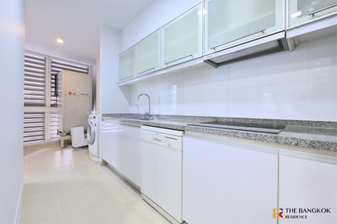 Condo in Bangkok, Thailand, 3 bedrooms  № 189766