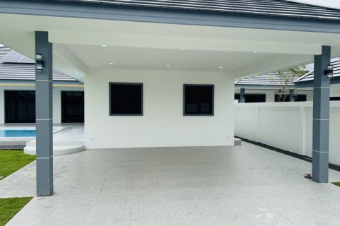 Villa in Prachuap Khiri Khan, Thailand 4 bedrooms № 146800 - photo 10