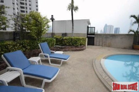 Apartment in Bangkok, Thailand 3 bedrooms № 192907 - photo 3