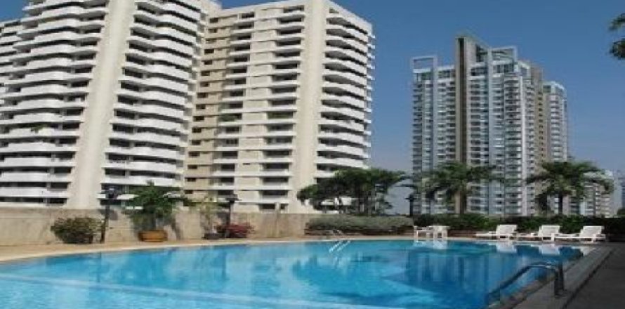 Apartment in Bangkok, Thailand 3 bedrooms № 192907