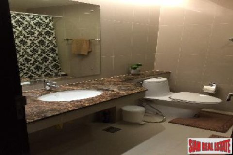 Apartment in Bangkok, Thailand 2 bedrooms № 192906 - photo 4