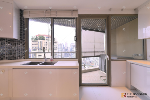 Condo in Bangkok, Thailand, 3 bedrooms № 201975 - photo 6