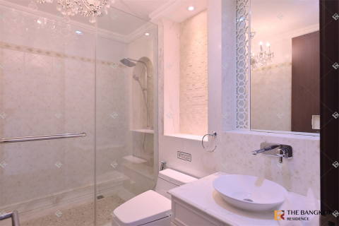 Condo in Bangkok, Thailand, 3 bedrooms № 201975 - photo 8