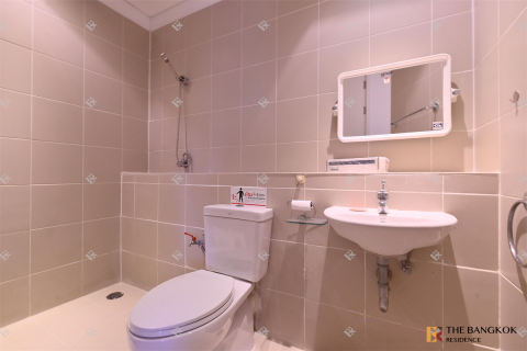 Condo in Bangkok, Thailand, 3 bedrooms № 201975 - photo 5