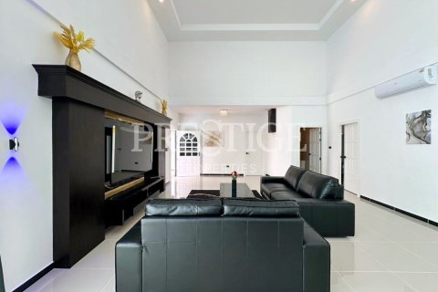 Haus in Pattaya, Thailand 6 Schlafzimmer № 220707 - Foto 3