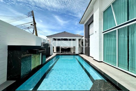 Haus in Pattaya, Thailand 6 Schlafzimmer № 220706 - Foto 2