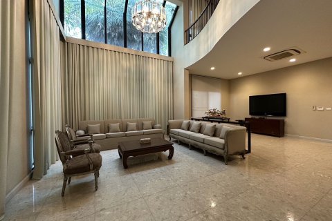 Дом в Кханнаяу, Бангкок, Таиланд с 5 спальнями № 151600 - фото 2