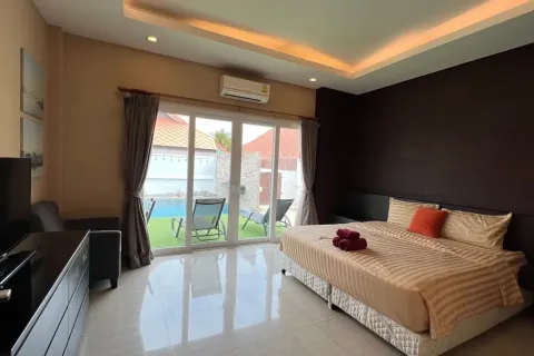 Casa de 3 dormitorios en Jomtien Beach, Pattaya, Tailandia № 211522 - foto 20