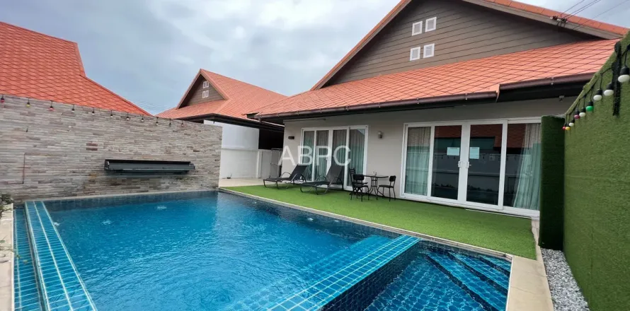Casa de 3 dormitorios en Jomtien Beach, Pattaya, Tailandia № 211522