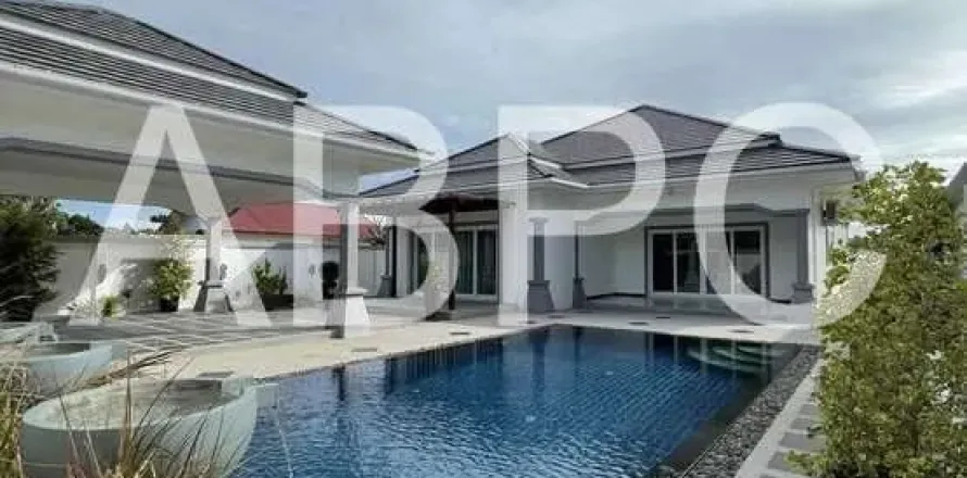 Casa de 3 dormitorios en Pattaya, Tailandia № 211520