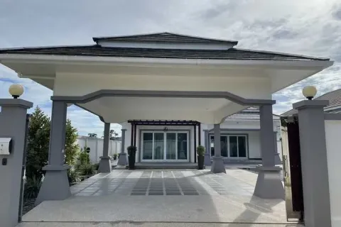 Casa de 3 dormitorios en Pattaya, Tailandia № 211520 - foto 15