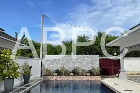 Casa de 3 dormitorios en Pattaya, Tailandia № 211520 - foto 8