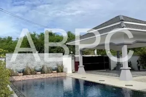 Casa de 3 dormitorios en Pattaya, Tailandia № 211520 - foto 9