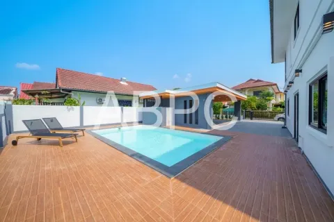 Casa de 5 dormitorios en Pattaya, Tailandia № 211519 - foto 5