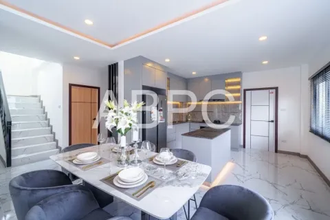 Casa de 5 dormitorios en Pattaya, Tailandia № 211519 - foto 12