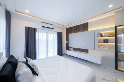 Casa de 5 dormitorios en Pattaya, Tailandia № 211519 - foto 16