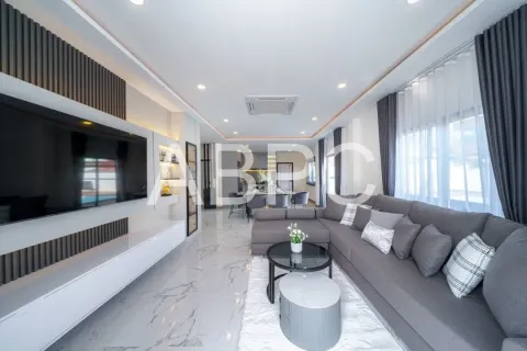 Casa de 5 dormitorios en Pattaya, Tailandia № 211519 - foto 7
