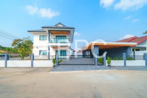 Casa de 5 dormitorios en Pattaya, Tailandia № 211519 - foto 4