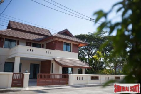 House in Chiang Mai, Thailand 4 bedrooms № 192954 - photo 5