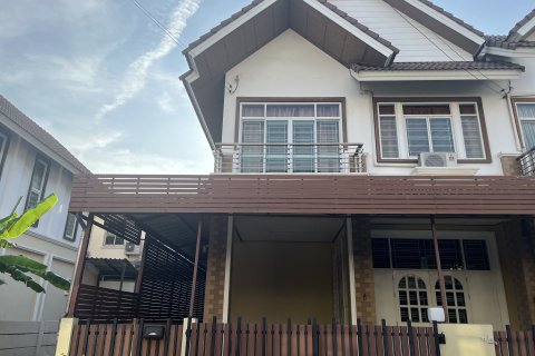 Maison à Phra Khanong, Bangkok, Thaïlande 4 chambres № 170659 - photo 2