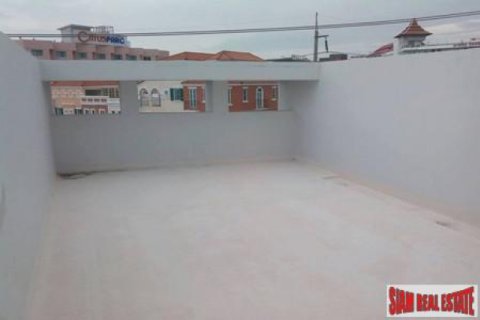 House in Pattaya, Thailand 4 bedrooms № 192778 - photo 4