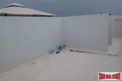 House in Pattaya, Thailand 4 bedrooms № 192778 - photo 5