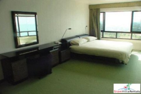 Apartment on Jomtien Beach, Pattaya, Thailand 3 bedrooms № 192780 - photo 4