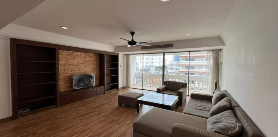 House in Pattaya, Thailand 3 bedrooms № 157595