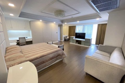 Condo in Pattaya, Thailand, 4 bedrooms  № 157591 - photo 24