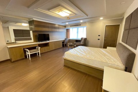 Condo in Pattaya, Thailand, 4 bedrooms  № 157591 - photo 15