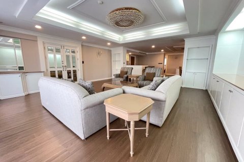Condo in Pattaya, Thailand, 4 bedrooms  № 157591 - photo 14