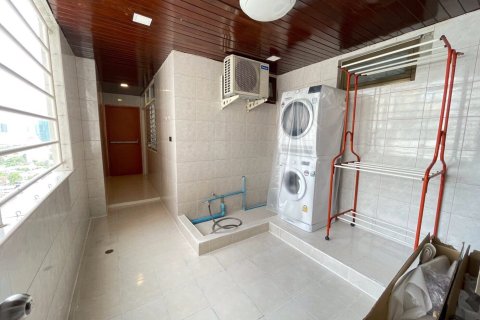 Condo in Pattaya, Thailand, 4 bedrooms  № 157591 - photo 23