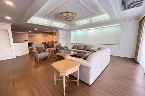 Condo in Pattaya, Thailand, 4 bedrooms  № 157591 - photo 7